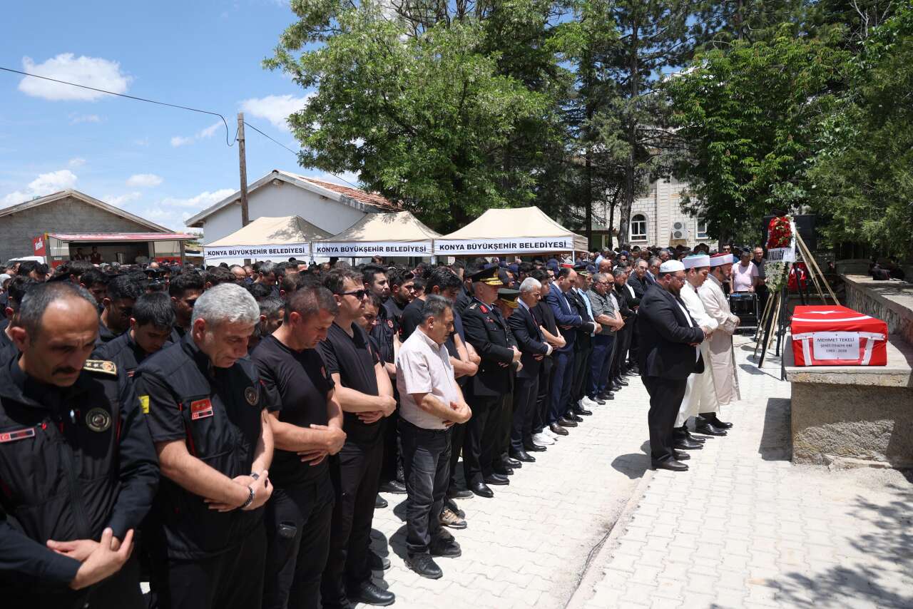 Konya şehidine ağladı! İtfaiyeci Mehmet Tekeli gözyaşlarıyla toprağa verildi 14